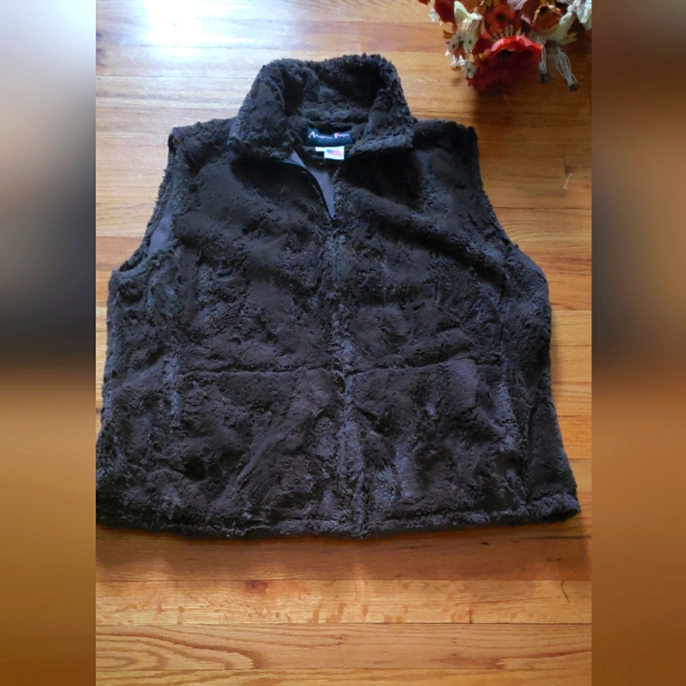 Andrea Faye USA Faux Fur Fleece Lined Vest Full Zipper Closure Ladies Size XXL